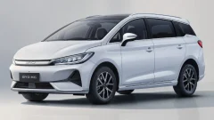 Penjualan Mobil listrik BYD M6