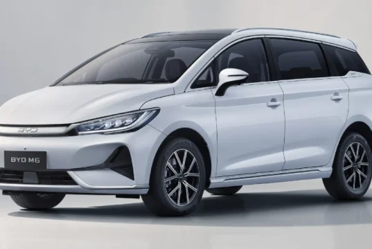 Penjualan Mobil listrik BYD M6