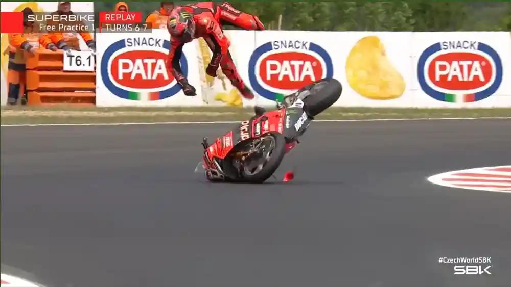 Hasil FP1 WSBK Ceko 2025: Toprak Razgatlioglu Tercepat 1 Hasil FP1 WSBK Ceko 2025 - Nicolo Bulega Crash