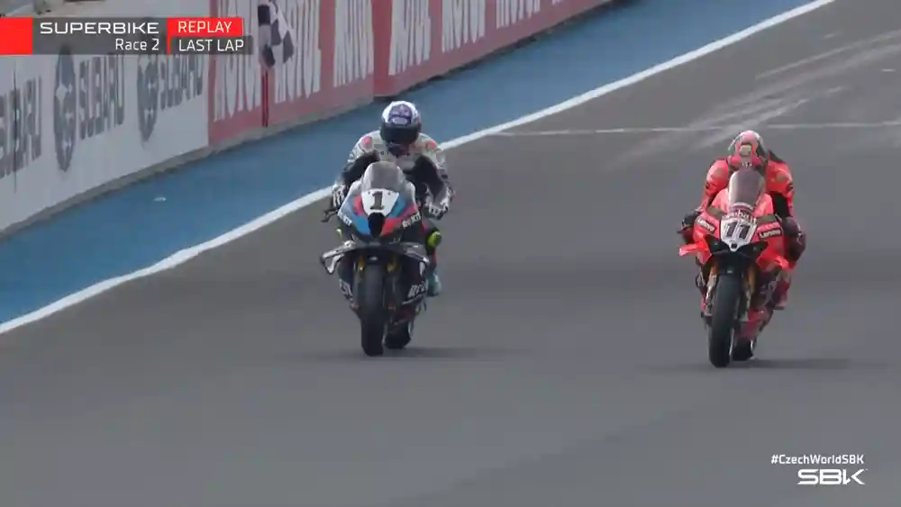 Hasil Race 2 WSBK Ceko 2025: Nicolo Bulega Menang, Toprak Kalah 0,027 detik! 1 Hasil Race 2 WSBK Ceko 2025