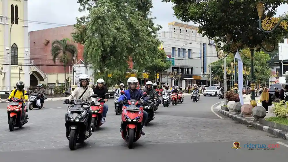 Vario EduRide 2025: Merayakan Hari Pendidikan Nasional, Pengendara Honda Malang Mengajak Pelajar untuk Belajar dan Berbagi 1 Vario EduRide 2025