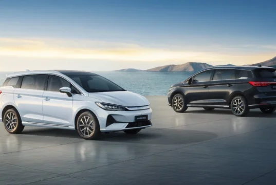 Penjualan Mobil listrik BYD M6