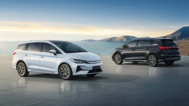 BYD M6 4 Mobil listrik BYD M6