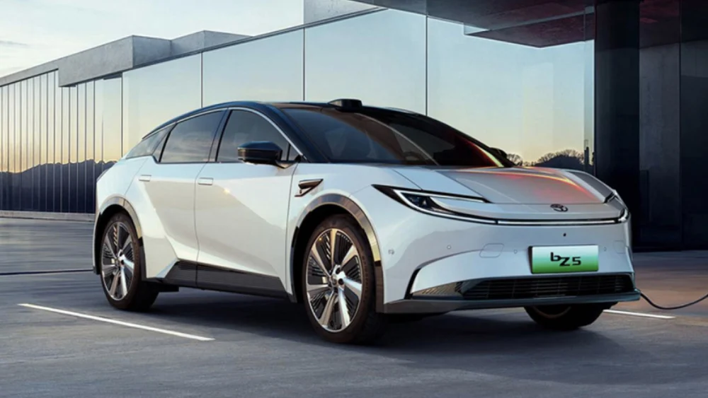 Toyota Siap Rilis Mobil Listrik Terbarunya, Pakai Baterai Dari BYD! 1 Toyota bZ5 Carscoops