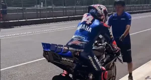 Andrea Dovizioso - Mesin V4 Yamaha