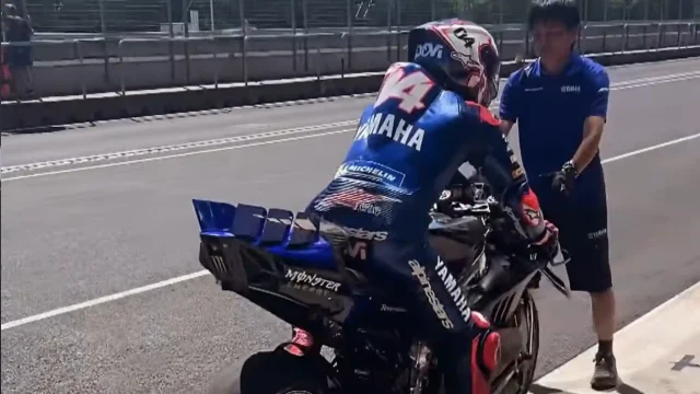 Andrea Dovizioso - Mesin V4 Yamaha Andrea Dovizioso - Mesin V4 Yamaha