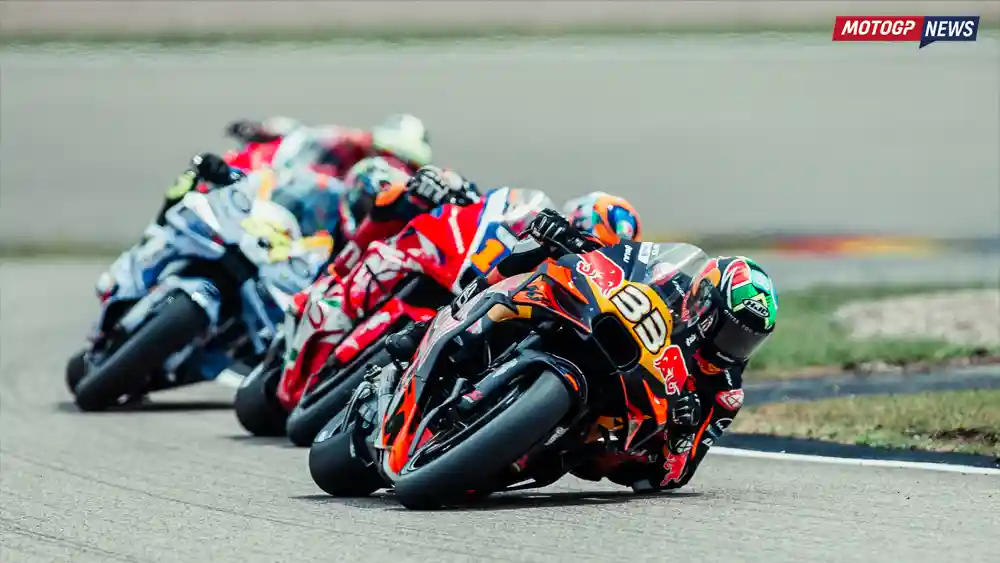 Joan Mir : Bagian Belakang Brad Binder Nyaris Menyenggol Motor Saya, Itu Peringatan Pertama! 2 Brad Binder