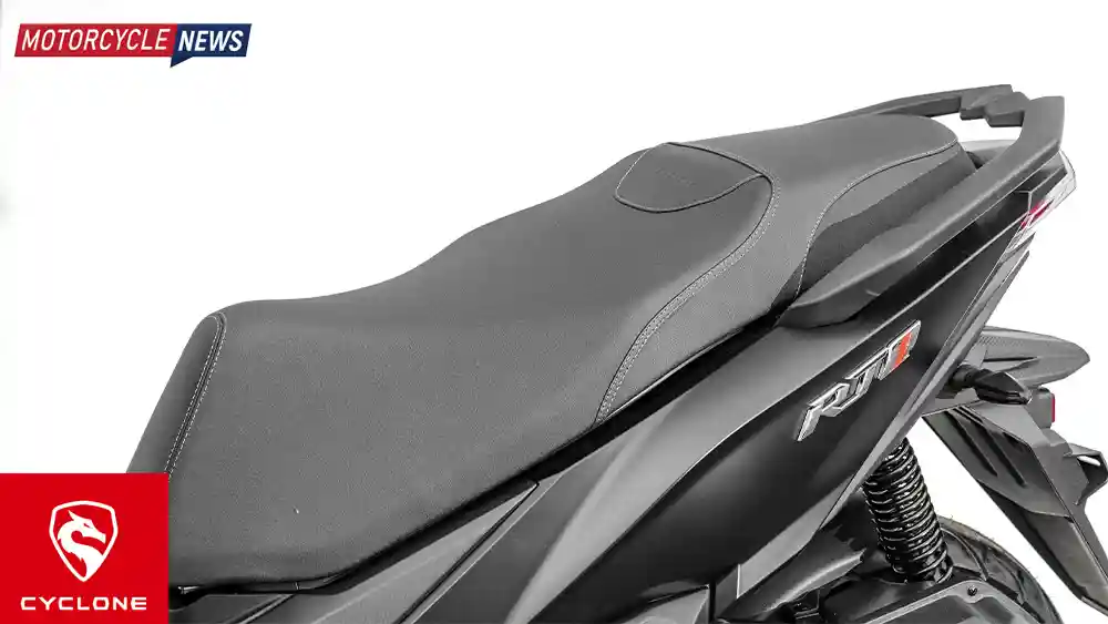 Cyclone RT1: Gempuran 'NAGA Merah' Bikin Ketar-ketir Negeri Pizza, Wow.. Skuter Italia dalam Tekanan Merek Tiongkok di Kelas 125cc 4 Cyclone RT1 125cc - jok