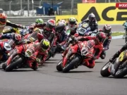 Crash Massal yang Melibatkan 7 Pembalap pada Race 1 WSBK Hungaria, 3 Diantaranya Dirawat di Rumah Sakit Danilo Petrucci - Andrea Iannone