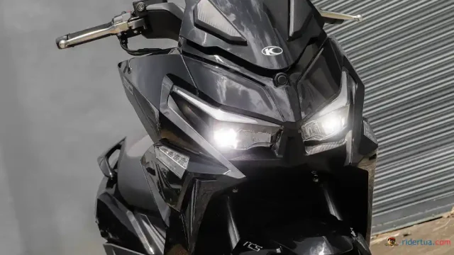 Kymco Racing H150 Premium Edition 2025 Pesaing NMax Turbo! Kymco Racing H150 Premium Edition 2025 Meluncur
