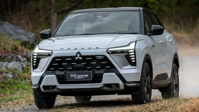 Mitsubishi Xforce HEV 3 Mobil hybrid Mitsubishi Xforce HEV 3