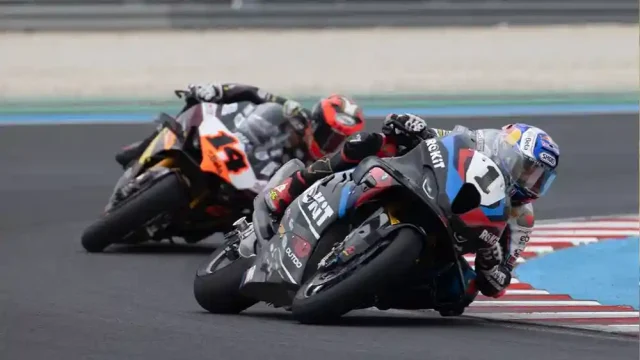 Toprak Razgatlioglu - Sam Lowes Toprak Razgatlioglu - Sam Lowes