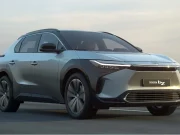 Mobil baru Toyota bZ4X Motor1
