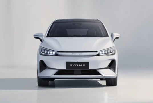 Penjualan Mobil listrik BYD M6