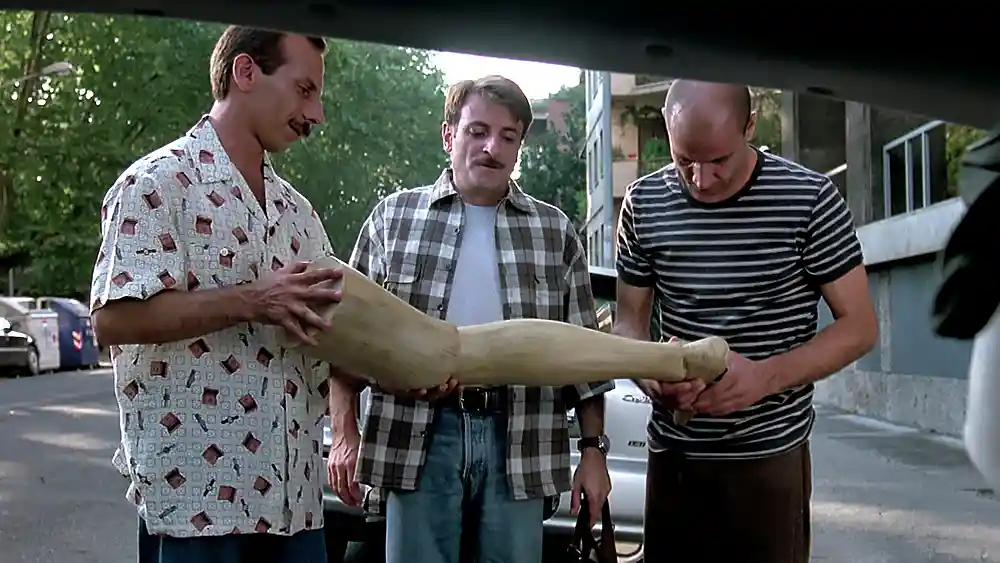 Marco Bezzecchi : Medali Emas dan 'Tropi' Kaki Kayu 3 Marco Bezzecchi - Three Men and One Leg