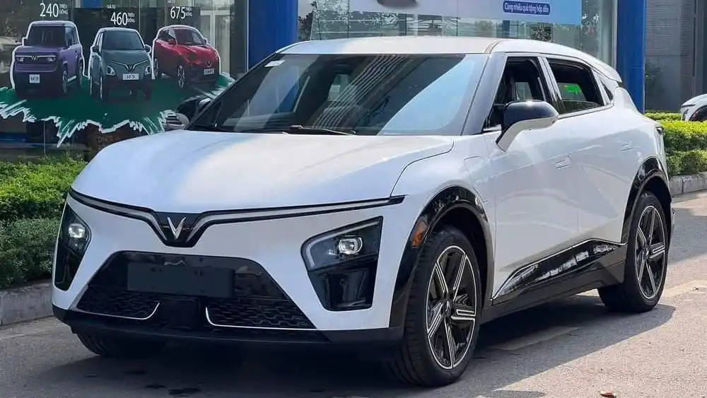 VinFast dan Strateginya Menghindari Perang Harga BEV di Tahun 2025 2 Impor mobil SUV listrik VinFast VF7 Plus