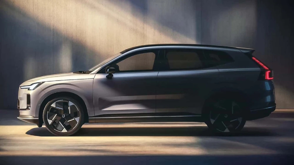 Volvo Hadirkan XC70 Terbaru, Tapi... 1 Volvo XC70 PHEV Motor1