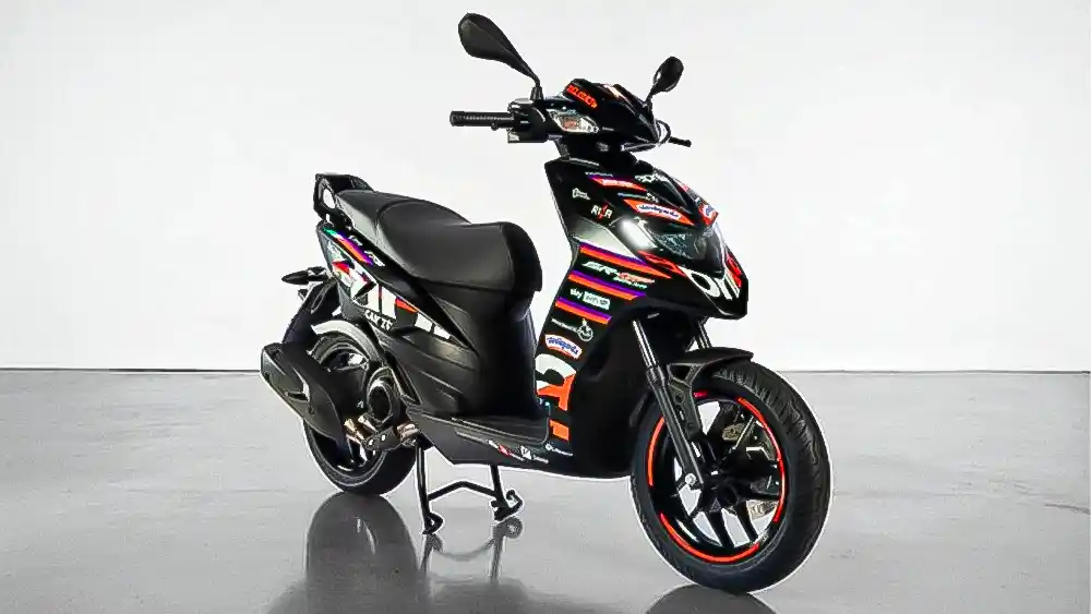 Makin Sporty! Skutik Aprilia SR-GP Replica 175 Mirip Motor MotoGP-nya Grafis Spesial 3 Aprilia, Aprilia SR-GP, Aprilia SR-GP Replica 175, motor matik, edisi spesial