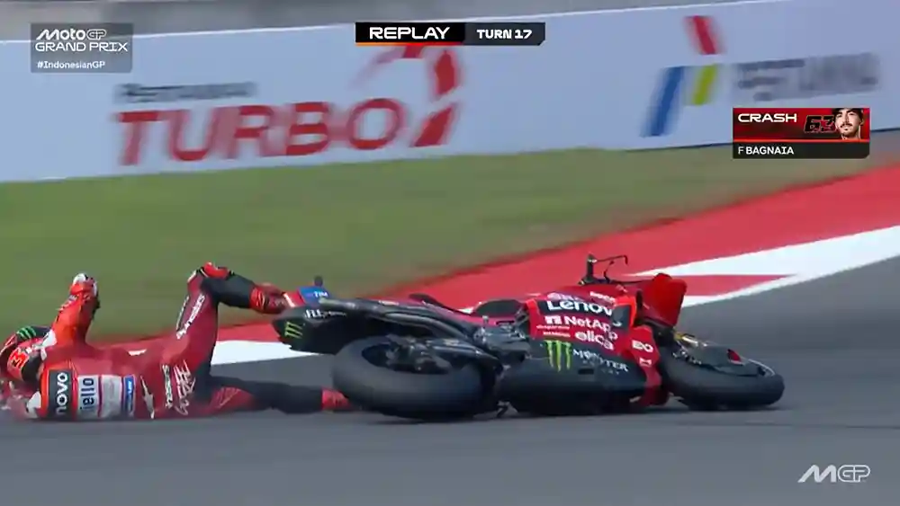 Hasil Race MotoGP Indonesia 2025: Fermin Aldeguer Tak Tersentuh di Mandalika, Update Klasemen Terbaru! 3 Hasil Race MotoGP Indonesia 2025 - Pecco Bagnaia Crash