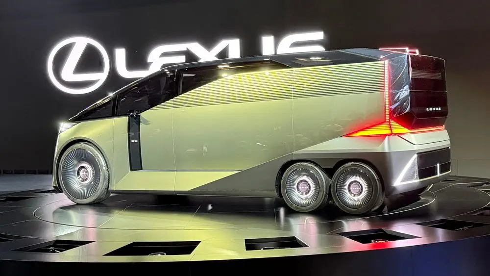 Lexus LS 6 MotorTrend