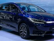 Merek mobil listrik BYD M6 Sudirman