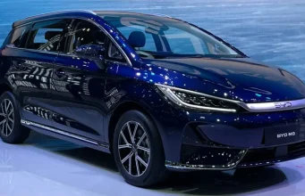 Merek mobil listrik BYD M6 Sudirman