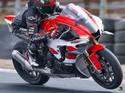 Mirip Motor Balap Legend! Yamaha YZF-R1 70th Anniversary Edition 2026 Punya Livery Spesial Mirip Motor Balap Legend! Yamaha YZF-R1 70th Anniversary Edition 2026 Punya Livery Spesial