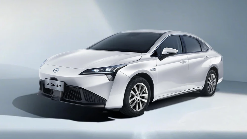 Mobil sedan GAC Aion ES