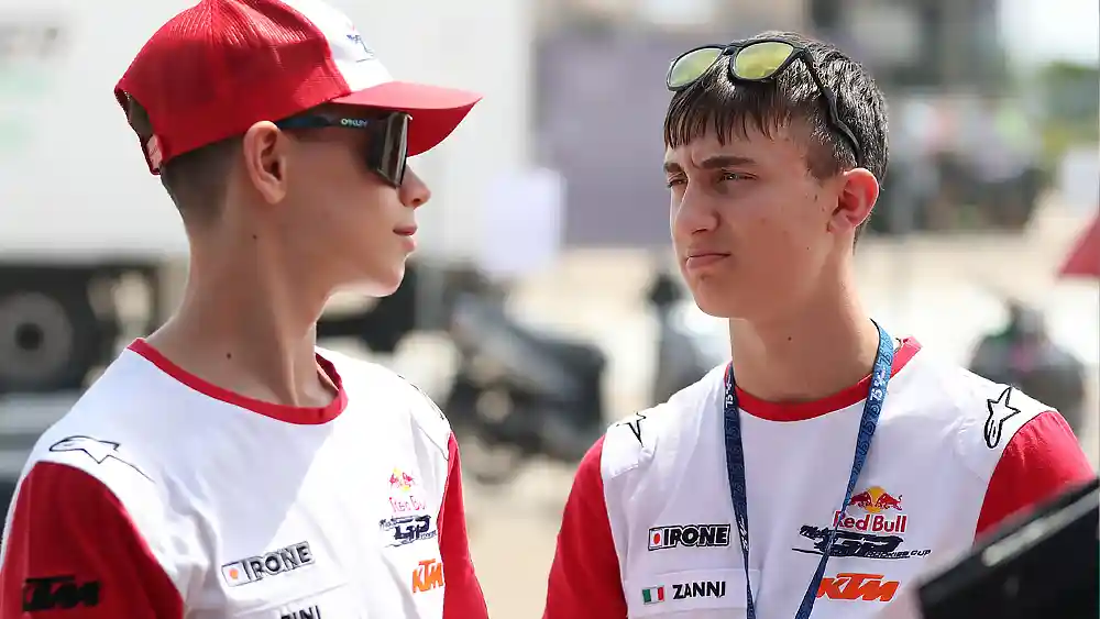 Guido Pini dan Leonardo Zanni di pit Rookies Cup 2024 (foto redbull)