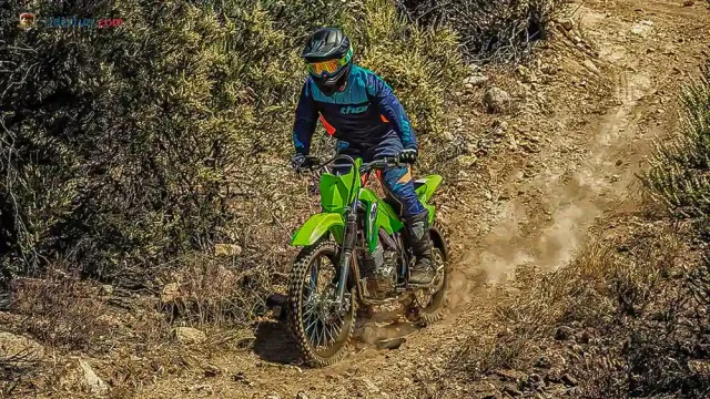 Kawasaki KLX140R F Fokus untuk Trabas! Kawasaki KLX140R F 2026 Trail Terbaru Bersahabat Buat Pemula