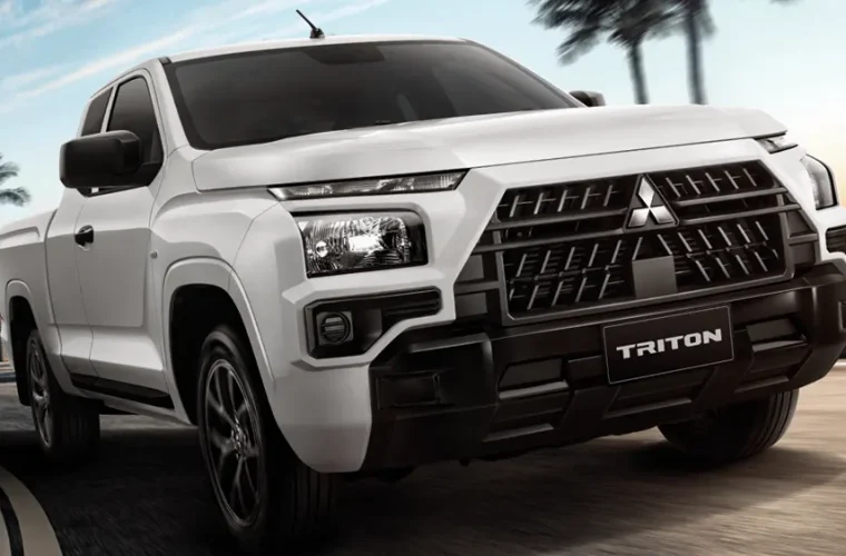 Mitsubishi Triton Street