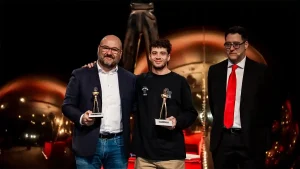 Marco Bezzecchi Hanya Pakai Kaos Saat Menghadiri Acara Penghargaan 'Caschi dβOro' (Helm Emas) di Italia 1 Marco Bezzecchi