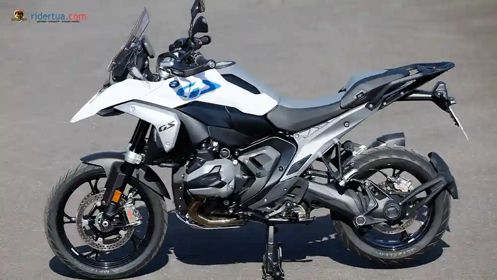 KTM 1390 Super Adventure S EVO vs BMW R 1300 GS