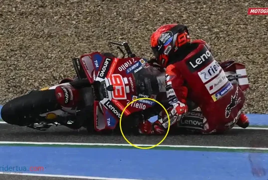 Marc Marquez Pegang Kopling Agar Mesin Tidak Mati