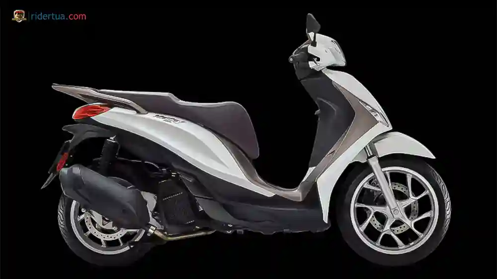 Honda SH125i vs Piaggio Medley S 125