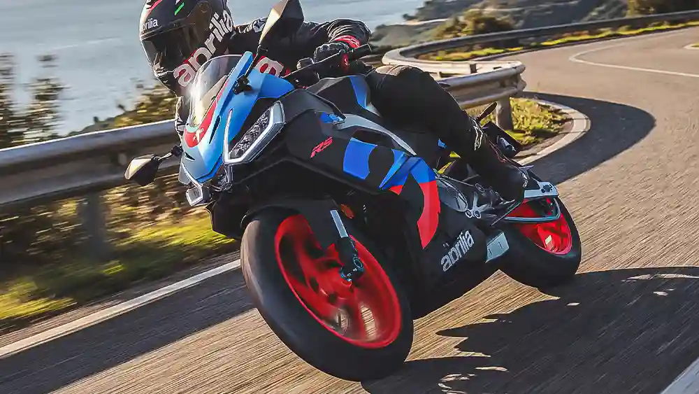KTM RC 450 vs Aprilia RS 457