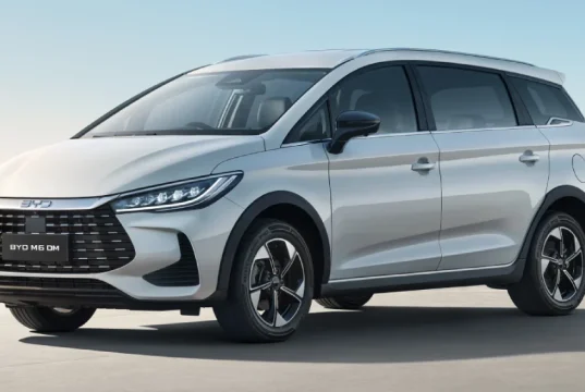 Mobil PHEV BYD M6 DM