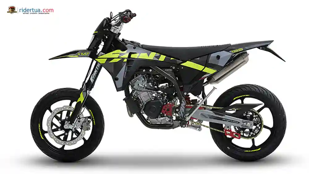Aprilia SX 125 vs Fantic XMF125: Duel Supermoto 125cc Asal Italia! 5 Fantic XMF125