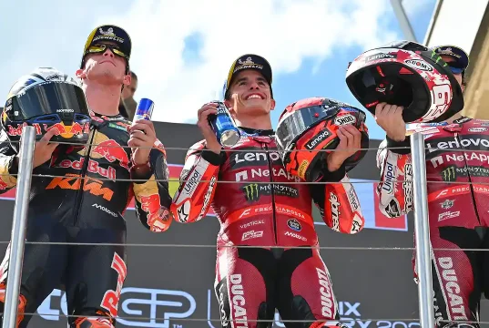 Podium MotoGP Hungaria 2026 - Marc Marquez - Pedro Acosta - Pecco Bagnaia
