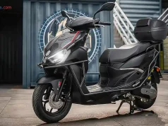Bisa Jalan 300 KM! QJMotor Hong 150RS Smart Edition 2026 Matik yang Udah Ada Aksesorisnya