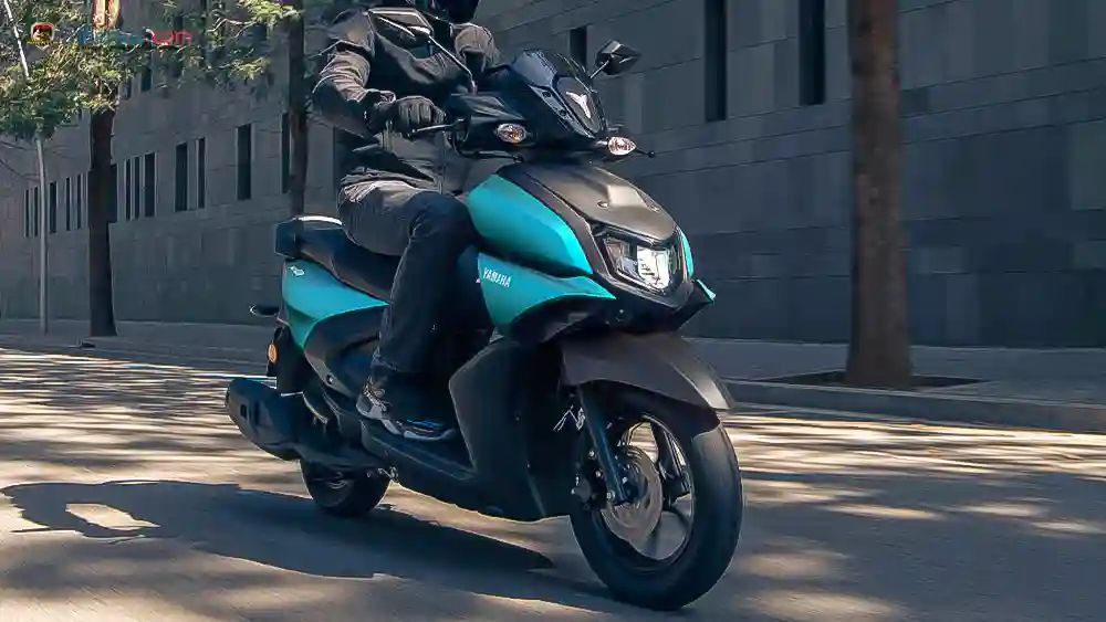 Honda Vision 110 vs Yamaha RayZR