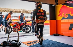Pemilik Tim Tech3: Satu Motor Per Pembalap Itu Hemat? Hemat dari Mana? Dani Pedrosa - Pit Box KTM