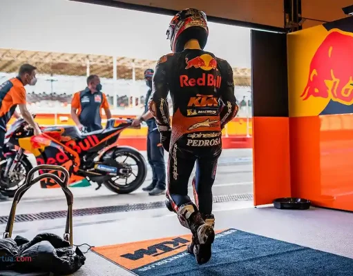 Dani Pedrosa - Pit Box KTM