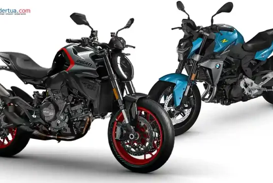 Ducati Monster vs BMW F 900 R