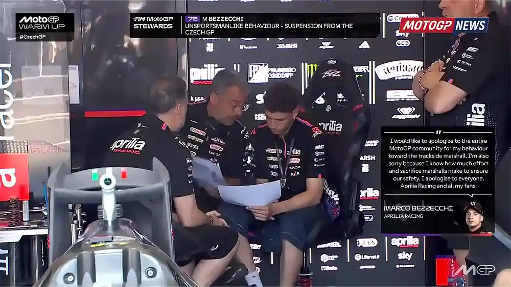 Marco Bezzecchi Sempat Menangis, Meminta Maaf dan Memberikan Glove Kepada Marshall yang 'Dikeplak'-nya 3 Marco Bezzecchi Meminta Maaf