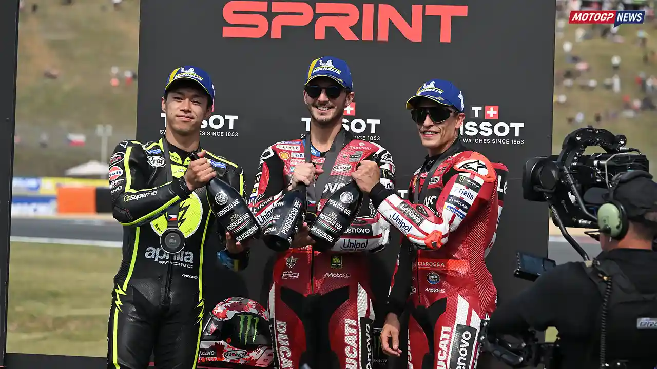 Pecco Bagnaia - Ai Ogura - Marc Marquez - Podium Sprint MotoGP Ceko 2026 di Brno