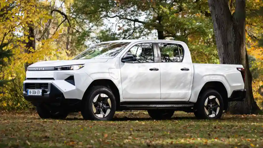 Toyota Hilux BEV Jadi Pikap Termahal di Indonesia? Dibanderol Rp 1,019 Miliar! 2 Toyota Hilux BEV All New 2026 electrive com