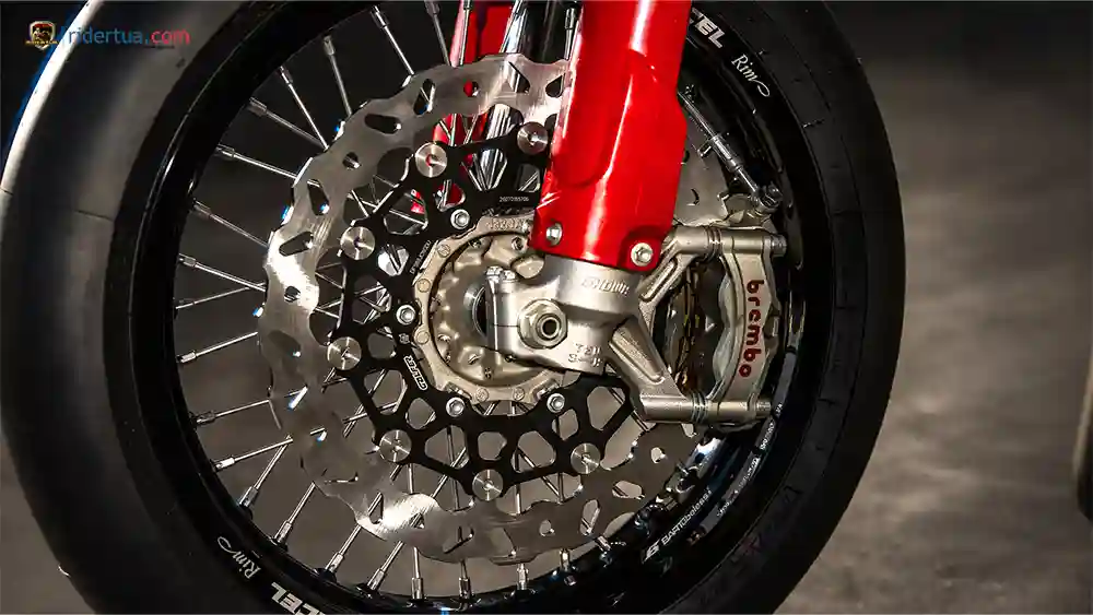 Ducati Desmo450 SM 2027 Resmi Dikenalkan, Jadi Supermoto Balap Pertama Ducati! 4 Ducati, Desmo450 SM, Ducati Desmo450 SM, supermoto, motor baru, motor balap