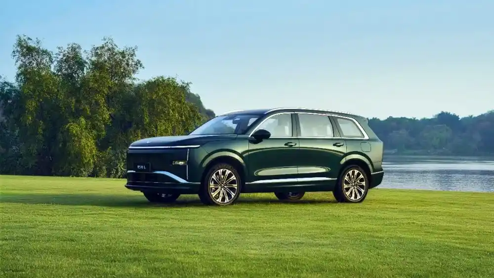 Wuling Siap Luncurkan 4 Mobil Baru Tahun Ini, Ada Model Premium! 4 Wuling Starlight L Cars