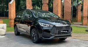 BYD M6 DM Harmony Auto